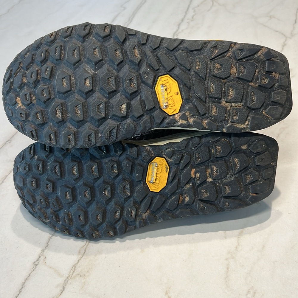 New Balance Vibram Trail Running Shoes (Size 7.5) - Picture 9 of 11